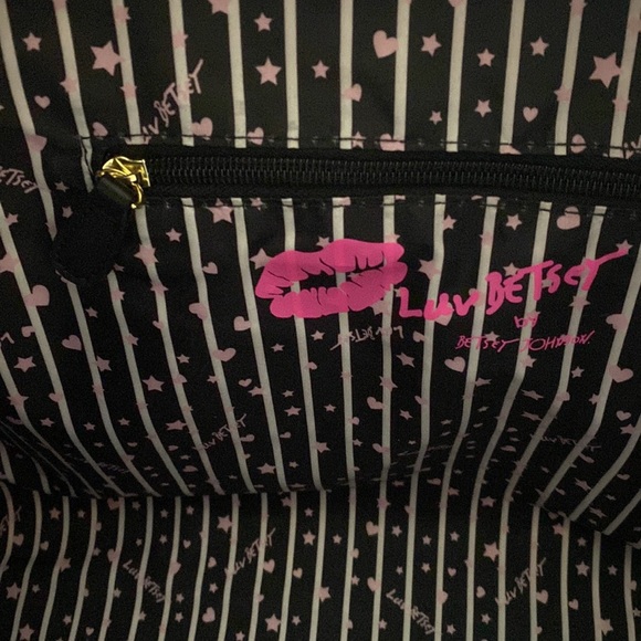 NEW Betsy Johnson LOVE LB Cruis Travel Tote - Picture 5 of 8
